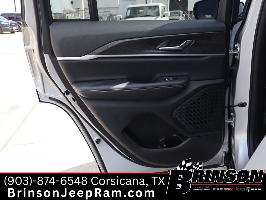 2026 Jeep Grand Cherokee GRAND CHEROKEE LAREDO ALTITUDE 4X2