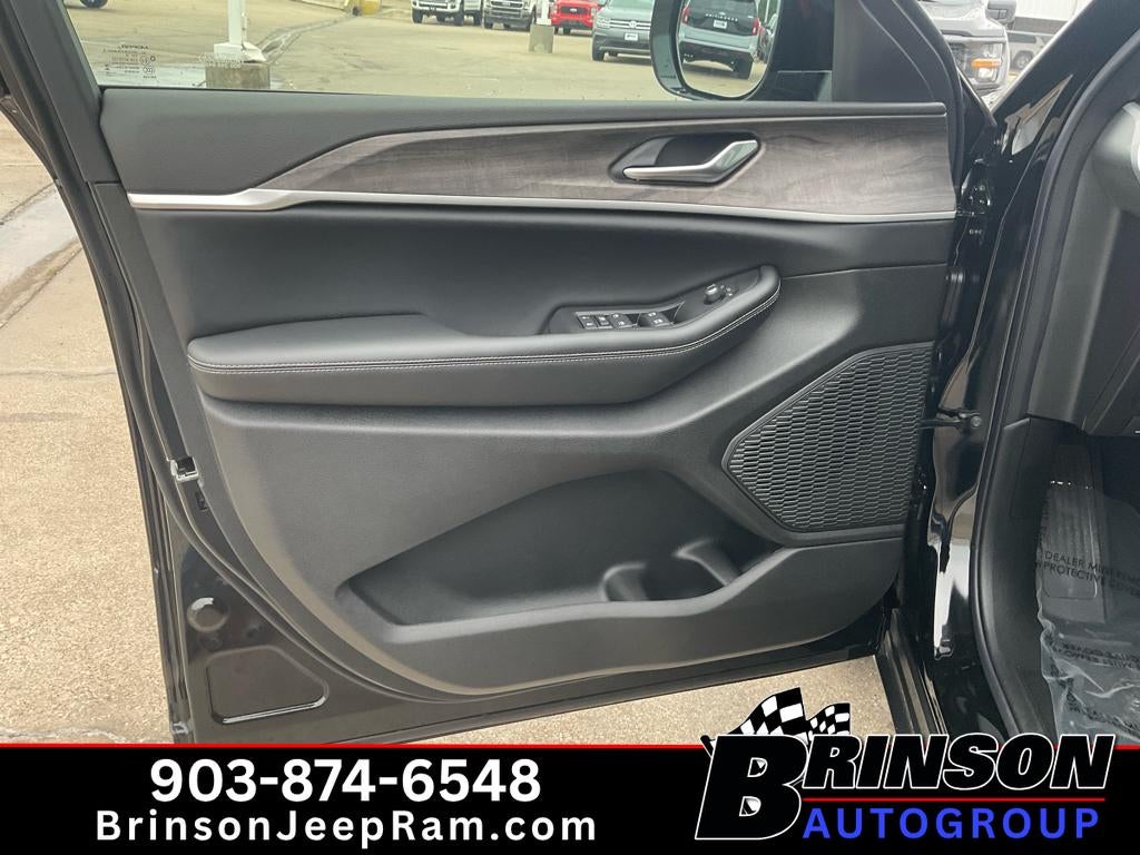 2026 Jeep Grand Cherokee GRAND CHEROKEE L LAREDO ALTITUDE 4X2