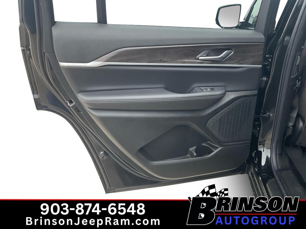 2026 Jeep Grand Cherokee GRAND CHEROKEE L LAREDO ALTITUDE 4X2