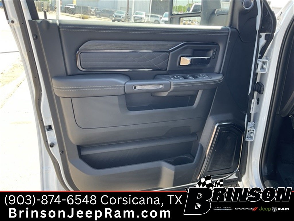 2025 RAM Ram 3500 RAM 3500 LIMITED CREW CAB 4X2 8' BOX